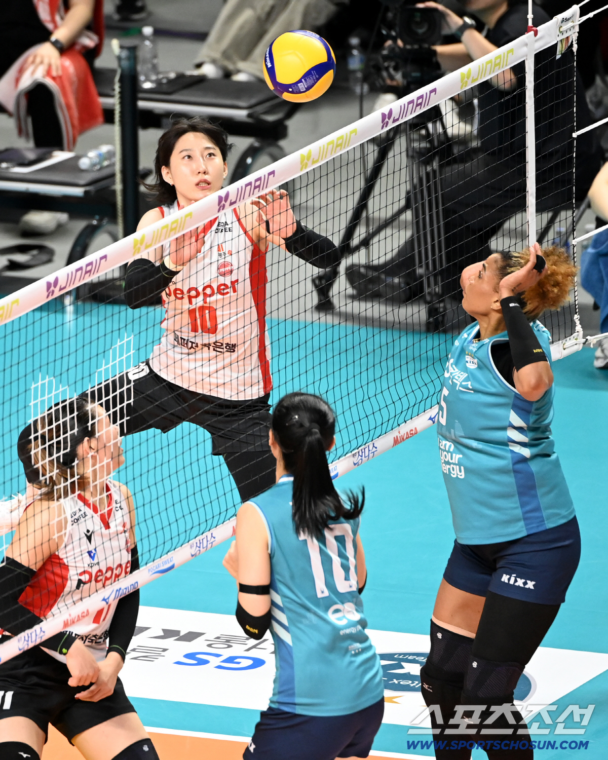 "깊은 구덩이에 빠진 기분이었지만…" 잠시 길을 잃었던 국대 출신 만능공…