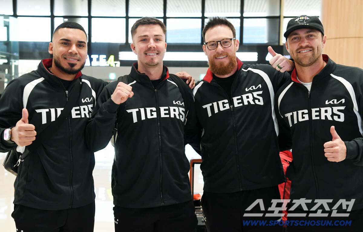 사령탑의 단언 "김도영은 유격수로 KIA를 책임질 선수다!" [전훈출국현…