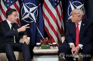 '트럼프에 굽신' 비난받던 나토 총장, 그린란드 해결사로 재평가