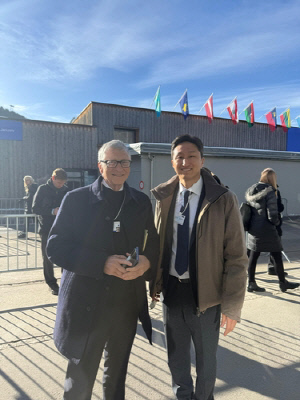 HD현대 정기선 회장, 다보스포럼서 빌게이츠 만나 SMR 협력 논의