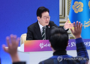 李대통령 지지율 61%로 3%p↑…민주 43%·국힘22%[한국갤럽]