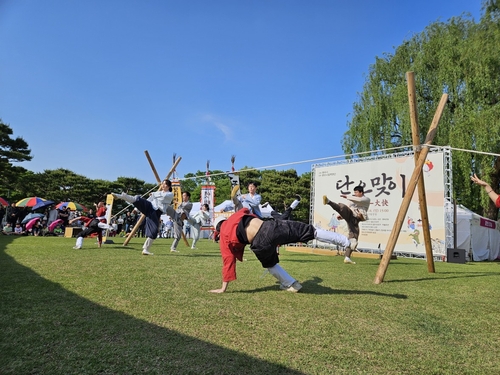충주시립택견단 "초청공연 포함해 올해 50회 이상 공연"