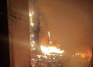 건물화재 목격 특전사 장교 2명, 초기 진화하고 대피 유도