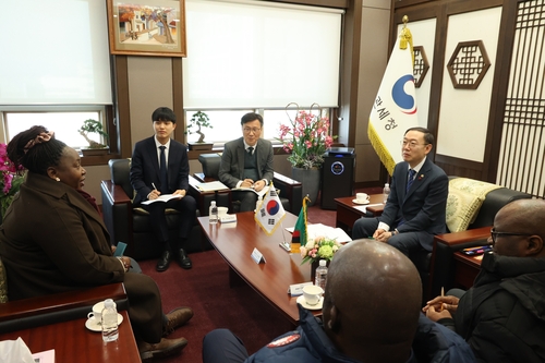 [게시판] 관세청장, 잠비아 국회 대표단 면담…전자통관시스템 지원 논의