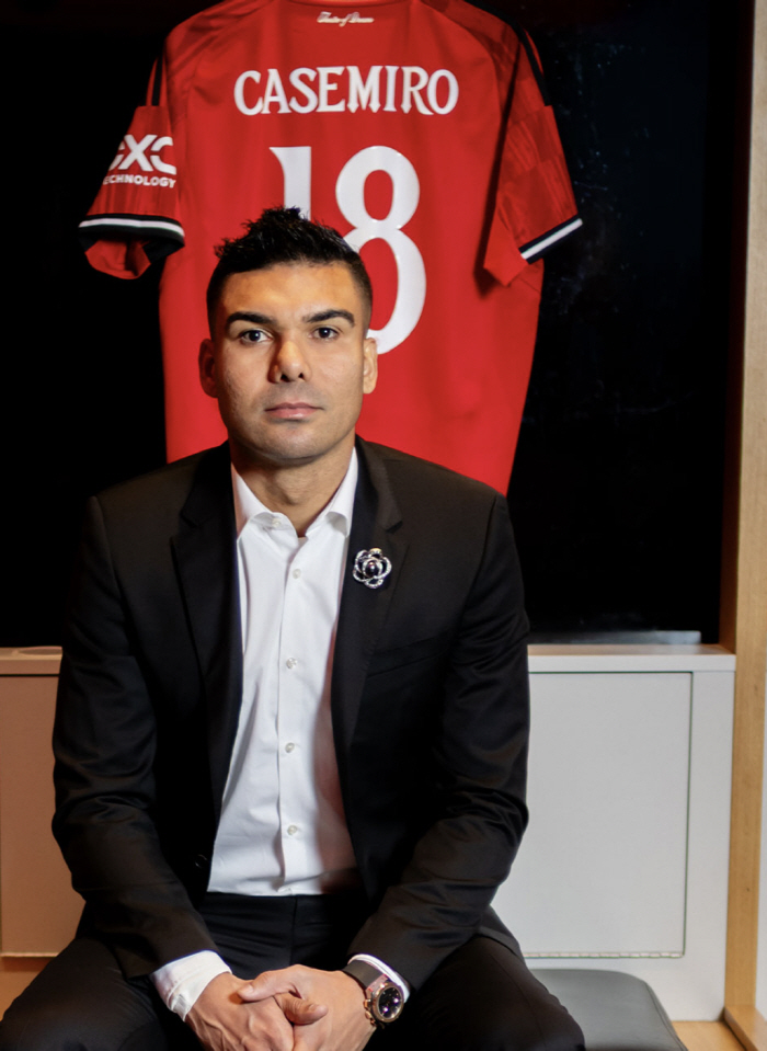 [속보]4년 만에 이별 '오피셜' 공식 발표, 'UCL 5회 우승' 월클 떠난다, 올 시즌 이후 맨유와 작별...