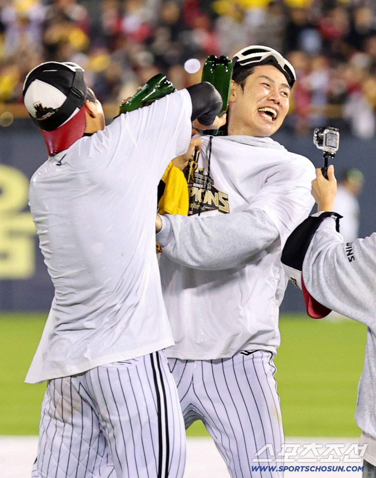 다년계약 대신 1억 3000만원 삭감 '날벼락'…LG와 홍창기, 이대로 …