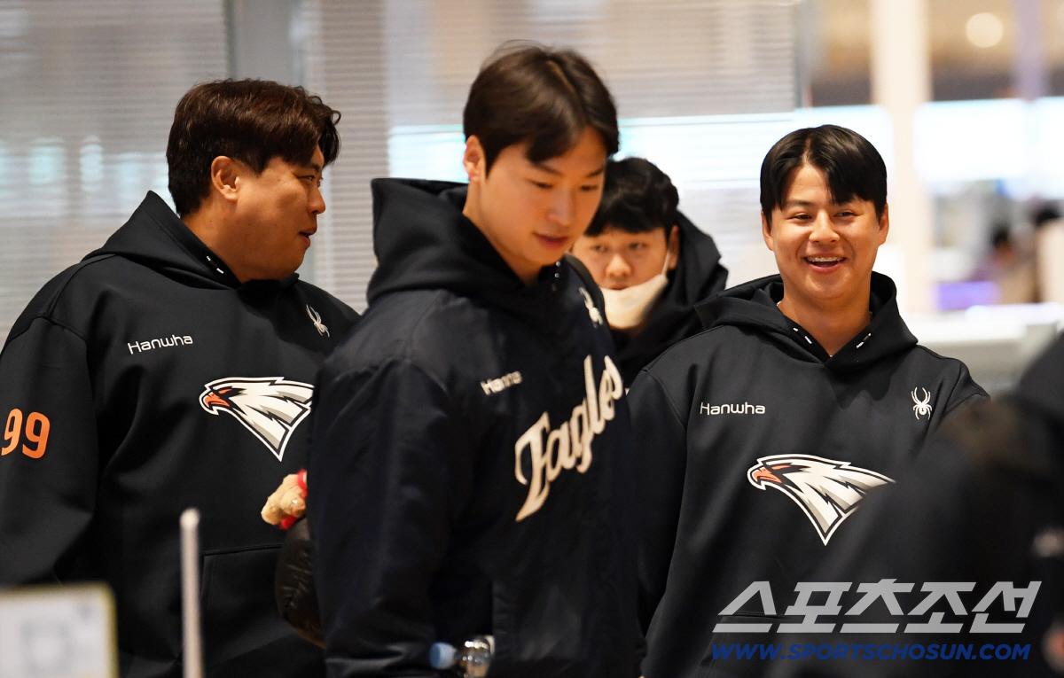 '10억원 역대급 대우' 아직 협상 끝나지 않았다…"좋은 소식 들려드리도…