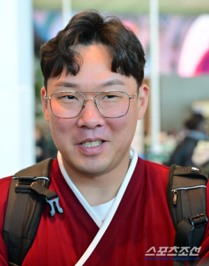 상징과도 같던 8번과 13번 대신, 왜 등번호 9번인가...