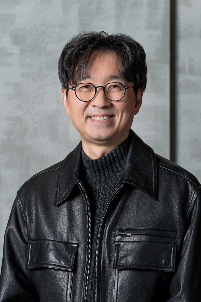 [인터뷰①] '왕사남' 장항준 감독 "♥김은희 작가, 나이 들면서 더 좋아져…부모님보다 더 내 편 같을 때도"