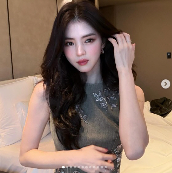 한소희, 타투 제거에만 2천만원…지우니 더 또렷해진 '백옥 피부'