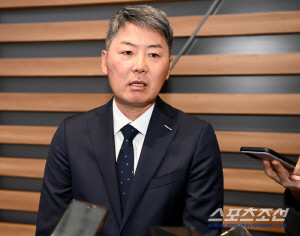 '죽었다 복창해야 하나' 신임 우승 감독 공포의 메시지 