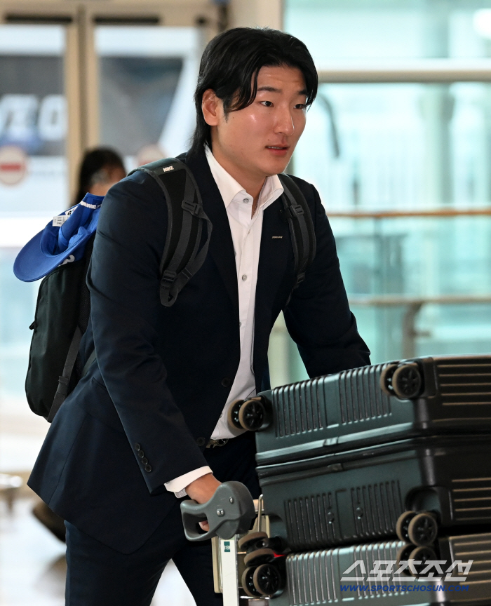 이정도 당차게 나와야, 진짜 에이스지..."내 목표는 3선발이 아니다. 개막전 선발이다" [인천공항 현장]