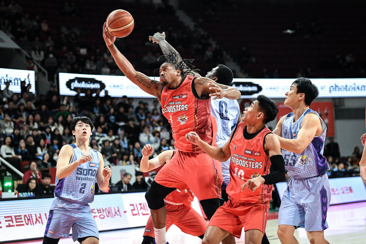 'LG 징크스 너무 독하다' LG, 타마요 공백에도 KCC전 11연승..…