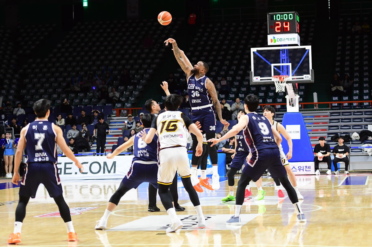 'LG 징크스 너무 독하다' LG, 타마요 공백에도 KCC전 11연승..…