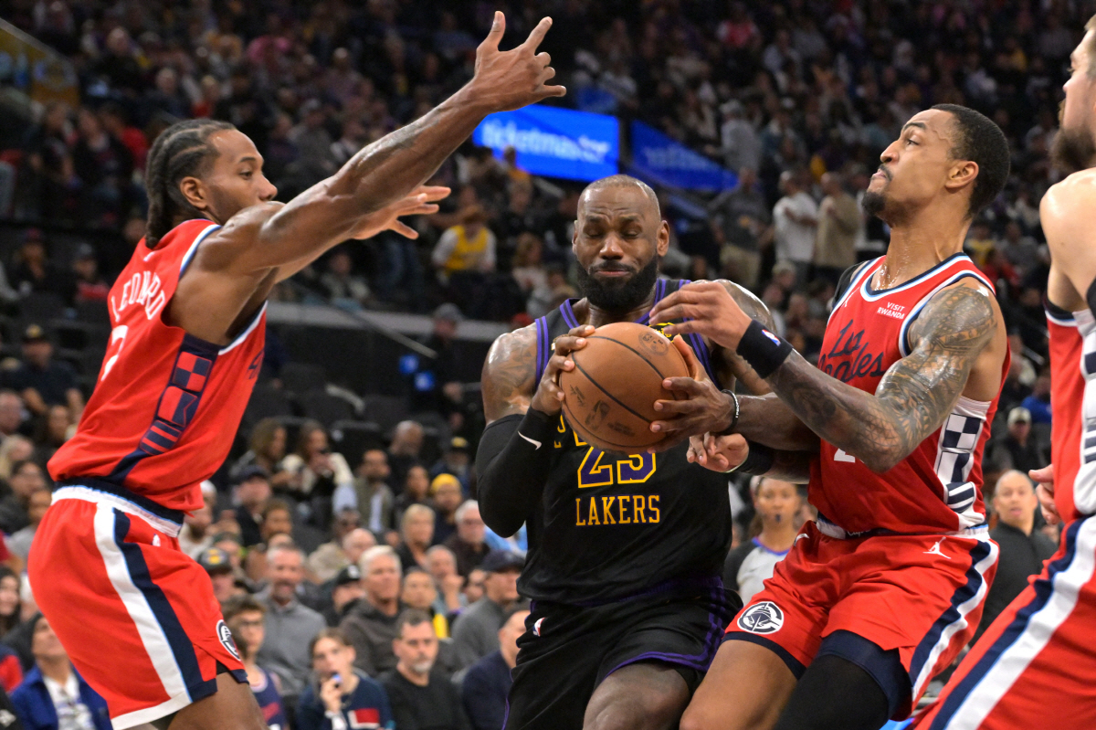 "르브론, 지역 라이벌 클리퍼스 트레이드 제안" LA 레이커스 지니 버스…