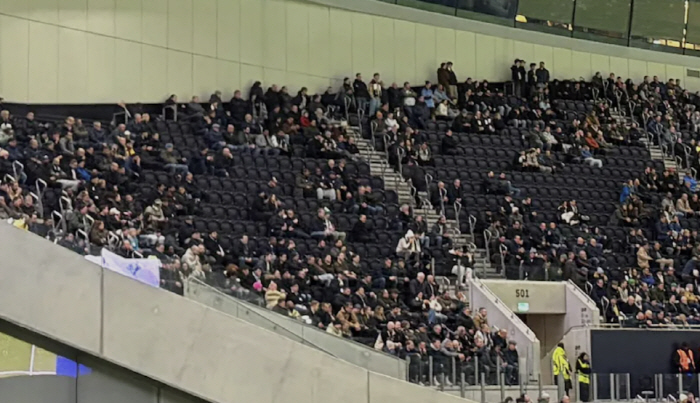 미쳤다! '韓 역대 최고 선수' 손흥민 없는 토트넘, '매진 불가' 구단…