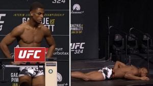 격투기 선수 계체량 통과 후 쓰러져…무리한 체중 감량 때문?