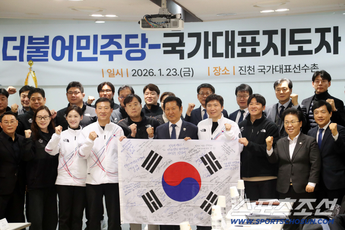 정청래 민주당대표X'우생순 레전드' 임오경 의원,선수촌 '밥퍼'배식 봉사…