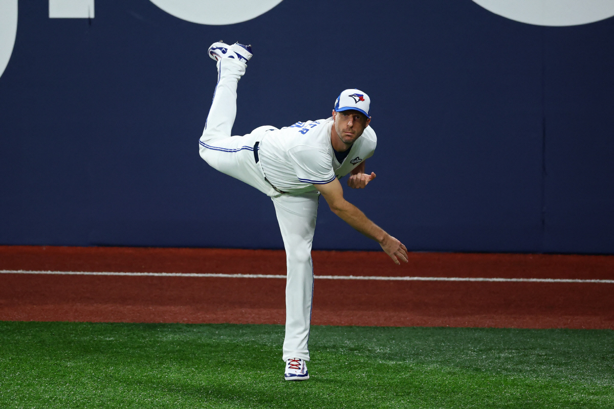 아이 넷 아빠의 마지막 꿈, 아직 155㎞ 던지는데 5월이라도 좋다...…