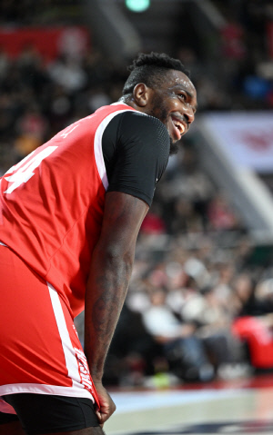 '양날의 검' 자밀 워니 트리플 더블, SK, 가스공사에 완승. 삼성 4쿼터 단 5득점. KT 15점 차 대역전극(종합)