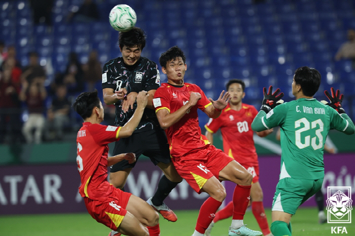 '중국이 압도한 베트남에 당한 한국' 中매체가 꼬집은 이민성호 비참한 현…
