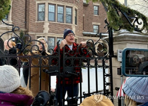 미네소타서 또 연방요원 총격사건…월즈 주지사 