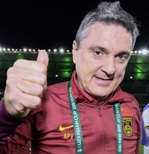 [속보]대굴욕! '韓 상대 1-0 승, 조별리그 10골-0실점' 일본 얕본 중국, 이변 없이 3실점...완패 확정적, 