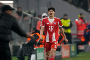 아쉽다 김민재! 빛바랜 뮌헨 100번째 기념경기…선발 85분, 아욱스에 '1-0→1-2' 충격의 리그 첫 패[분데스리가 리뷰]