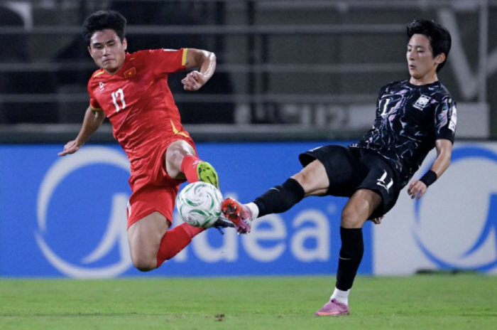 "한국 이기고 난리 법석!" 日 깜짝 놀랐다…'베트남 3위 확정, 새벽에…