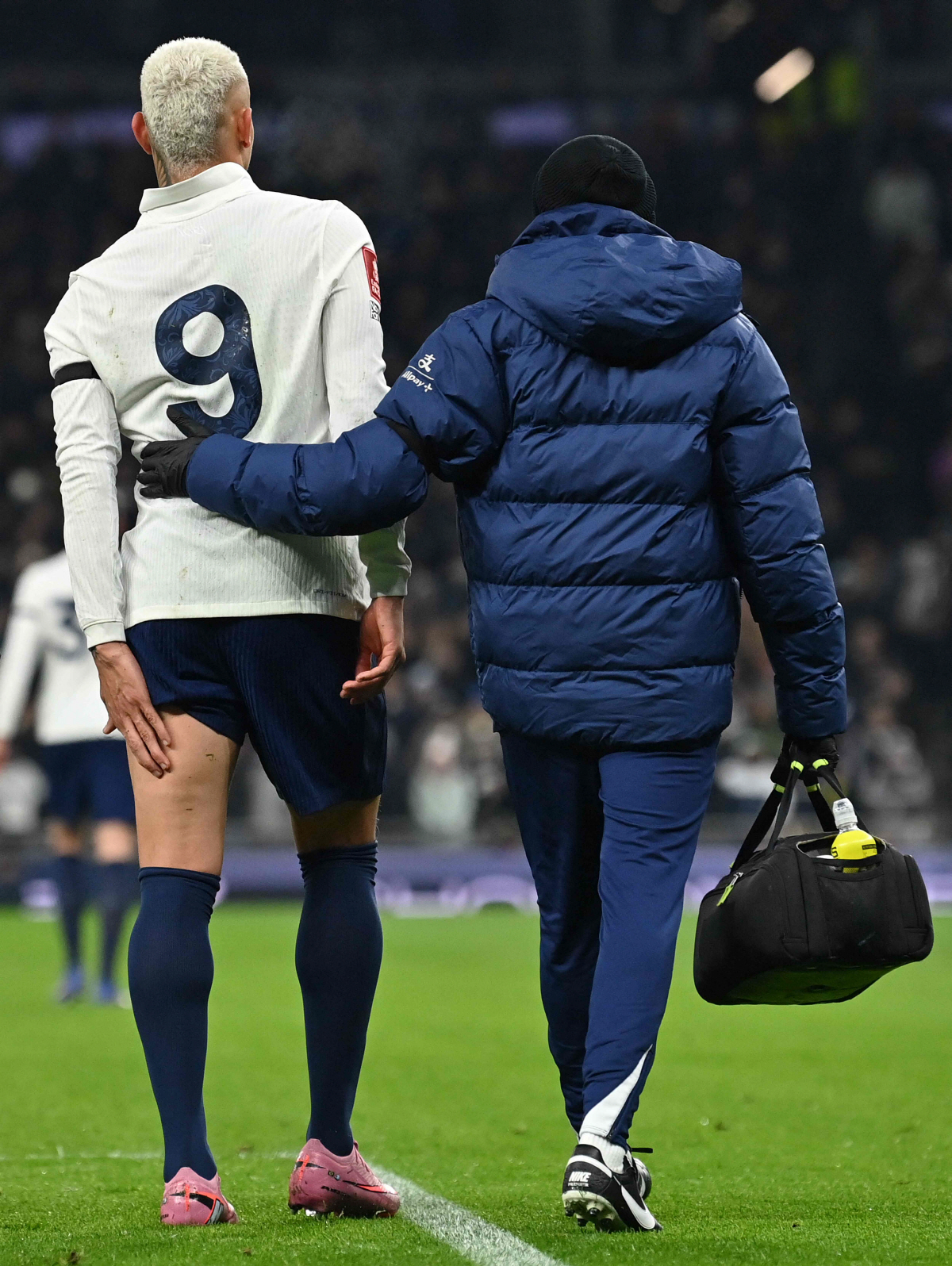 손흥민-케인 듀오 시절엔 상상도 못했다, '수비수가 골 넣어야 사는 팀'…