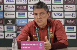 '中 가야할 길 멀다' 골골골골 日에 와르르 무너진 '중국판 히딩크' 감독의 냉철한 분석..