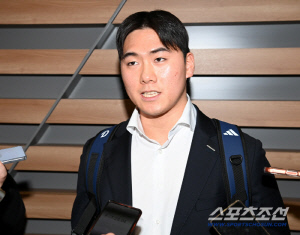 1군 출전 달랑 3G뿐, 하지만 인기는 최고...2군 폭격하고 왔더니, 라이벌 선배와 '운명의 합방'