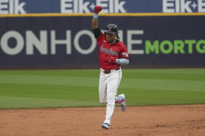 올스타 뽑히면 전용기 태워줄게! 초대형 7년 2546억원 잭팟 → 종신 …