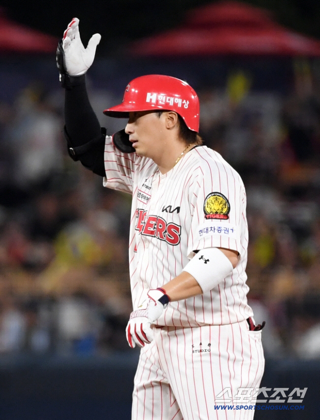 '최형우 충격 이탈' 150억 증명해야 KIA 산다…"필라테스도 했고, …