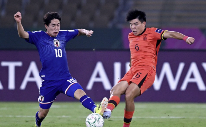 韓 축구 괴롭혔던 '최악의 중국' 또 등장!→네 골 먹히자 "소림 축구 …