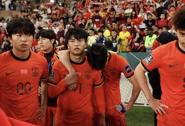 "20살짜리가 노인네처럼 뛰어" '눈물의 사죄'에도 중국팬 비난 봇물…중…