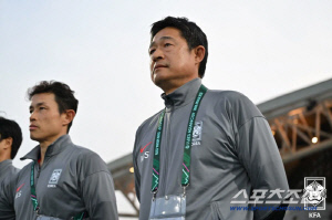 '누가 책임을 져야 합니까' 밑천 다 드러난 韓, 미래도 밝힌 日, 가능성 발견한 中..극명하게 엇갈린 축구 삼국지