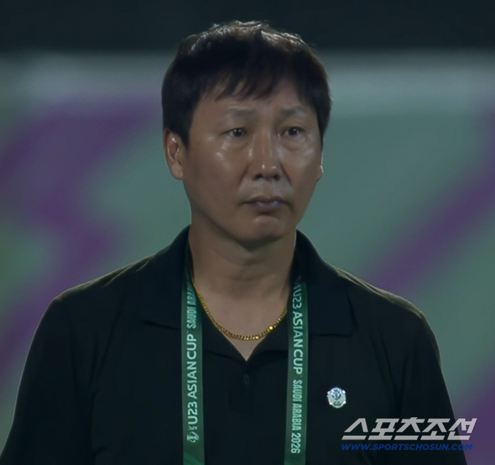 "김상식, 김상식, 김상식!" 대국민 사과 대신 '환호!'...韓 꺾고 …