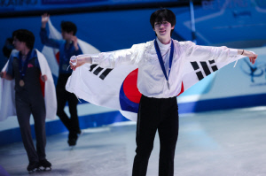 '단 0.11점 차이!' 韓 피겨 간판 차준환 '짜릿한' 역전극…쇼트 6위→최종 2위 반전 '3연속 포디움' 완성