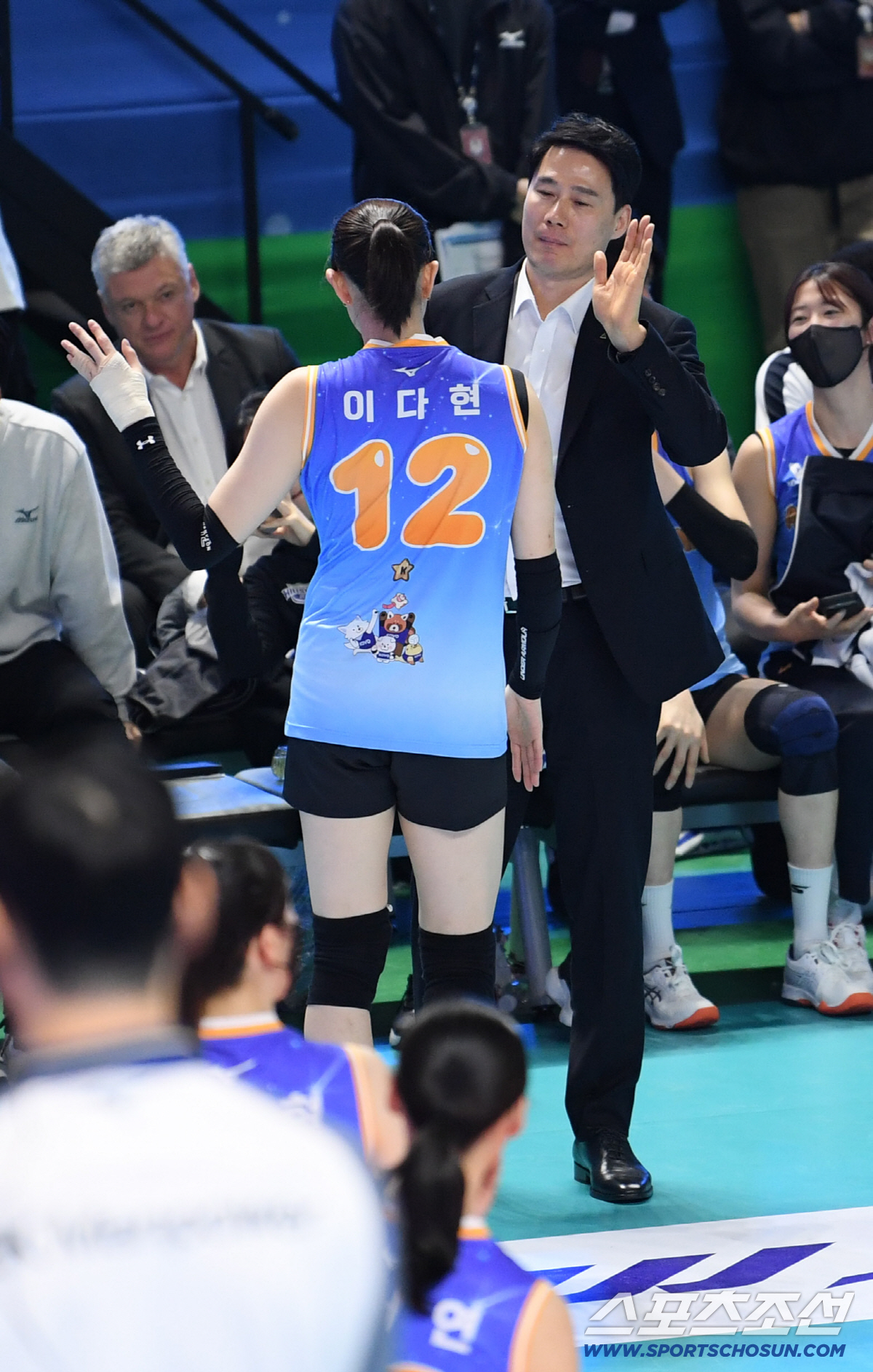 이다현 '굿 굿바이' 파격 퍼포먼스, 진짜 올스타전 MVP는 강성형 감독…