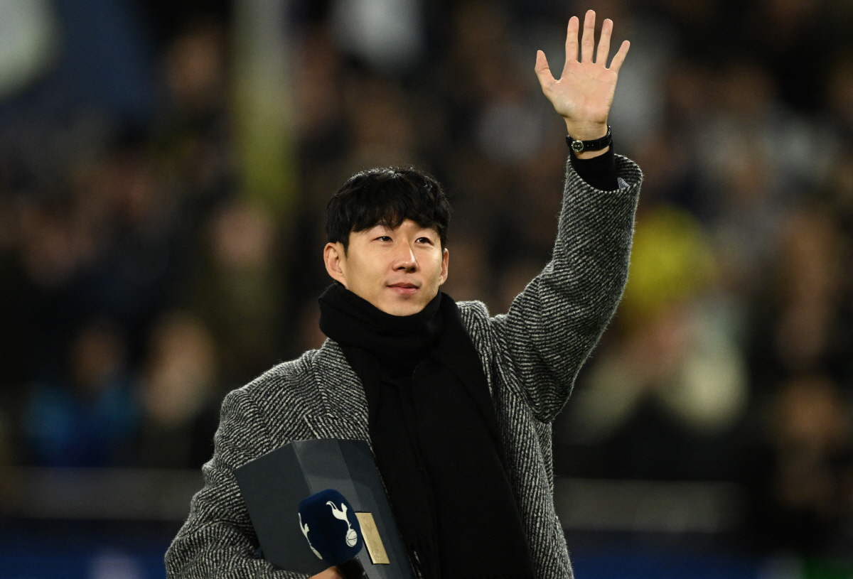 "대한민국 주장은 사우디로 가지 않는다" 2000억 단칼 거절 손흥민, …