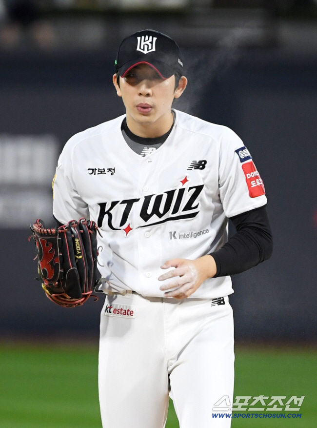 '제2의 김광현' 그림자 떨쳐냈다! 11승 토종 선발도 안심못할 무한경쟁…