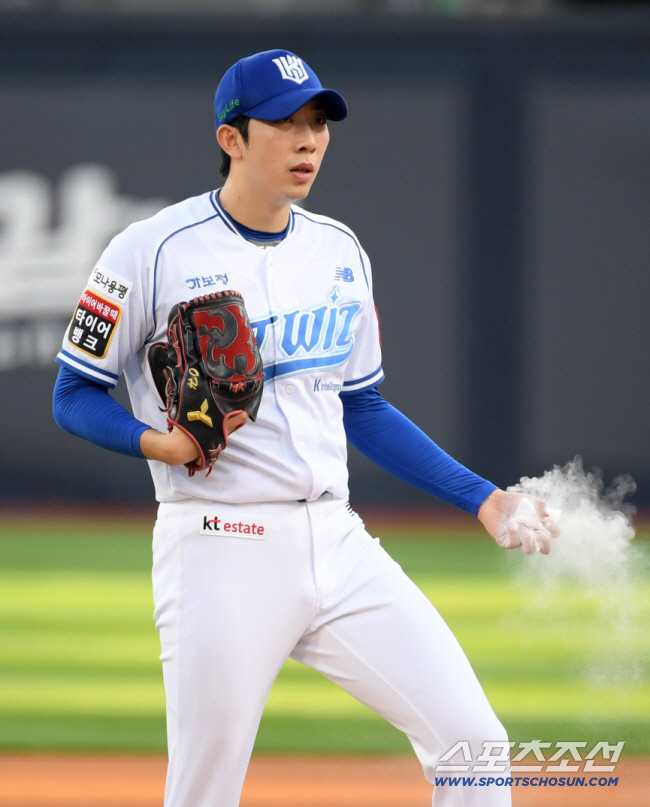 '제2의 김광현' 그림자 떨쳐냈다! 11승 토종 선발도 안심못할 무한경쟁…