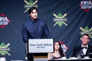 '엄친아' 오타니, 이번엔 영어 연설로 美 홀렸다…