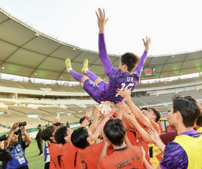 韓 상대 2-0 완승한 우즈벡 격파, 베트남도 3-0 완파→"日 수상 불…