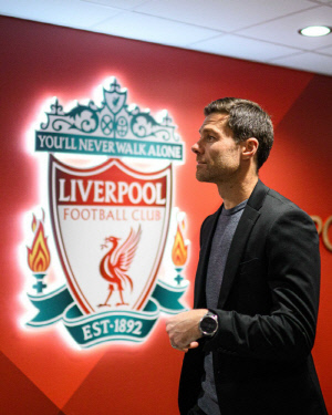 깜짝 반전! 슬롯 전격 경질→리버풀, 알론소 사령탑 접촉 '긍정 답변'…시즌 끝나면 즉시 결단, 2순위는 'PSG의 엔리케'