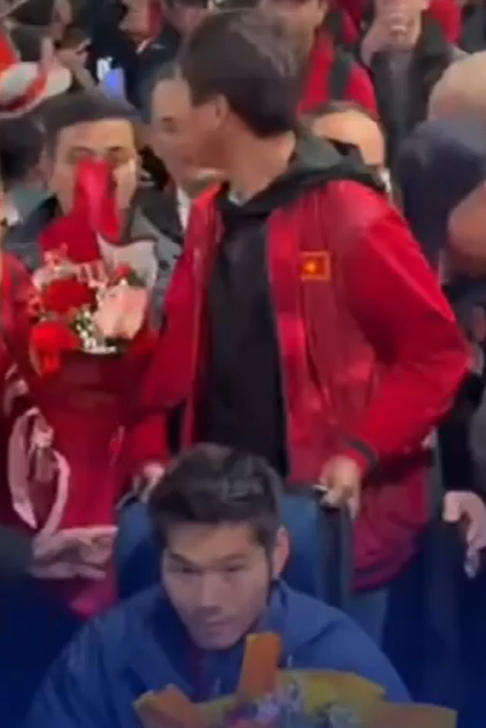 "김상식 감독 진짜 감동이다"...역사상 처음 韓 꺾고 베트남 금의환향,…