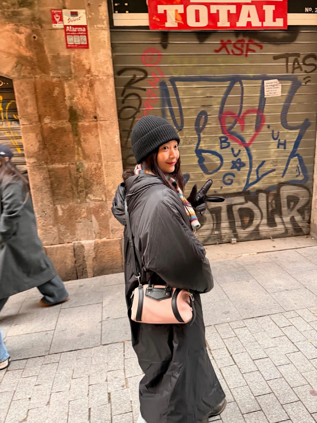 신민아, '신혼여행' 중 ♥김우빈 시점...남편 앞에서 더 예쁜 '새댁'