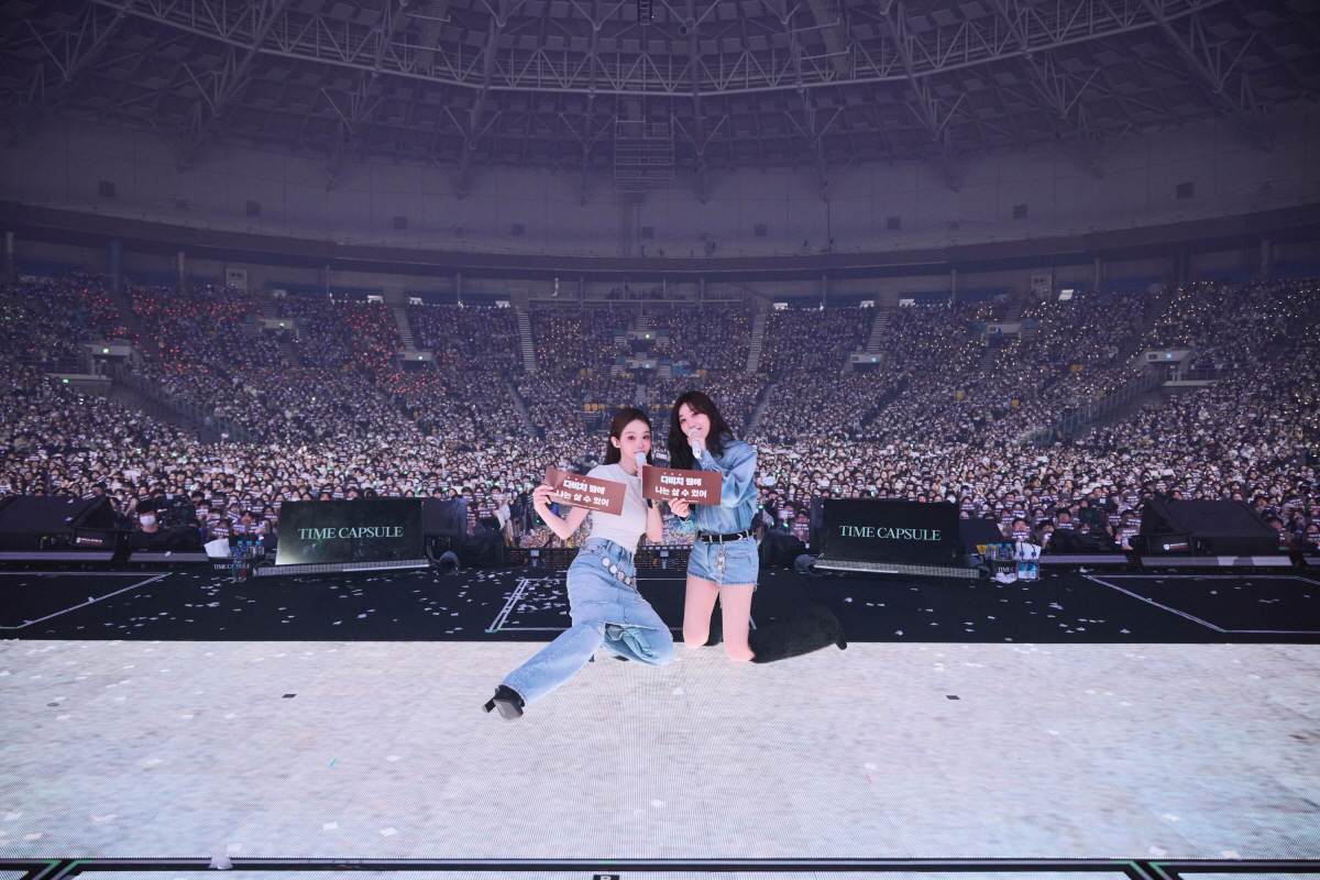 다비치, 마술과 음악이 만든 NEW 공연 문법…단독 콘서트 성료