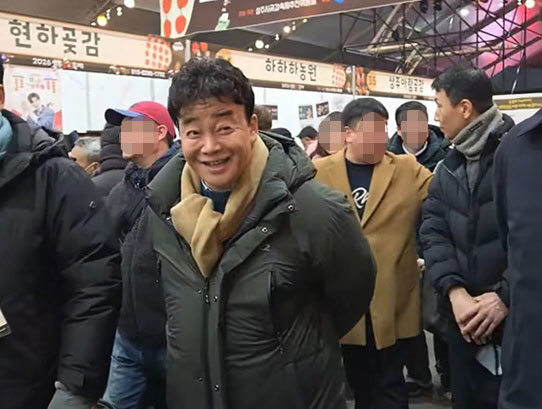 '흑백2' 종영 뒤 깜짝 공식석상..백종원, 상주 곶감축제서 인기 몰이